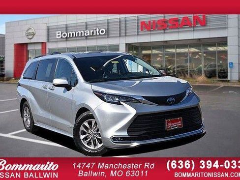 Used 2021 Toyota Sienna XLE w/ XLE Plus Package image 1