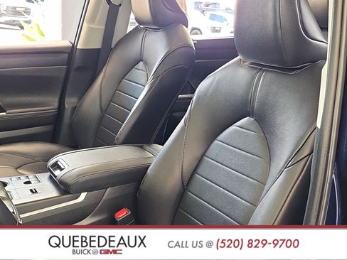 Used 2023 Toyota Highlander XLE FWD image 11