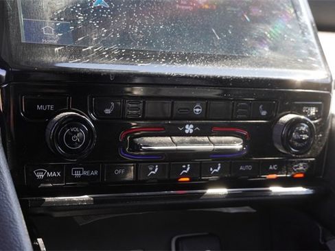 Used 2024 Jeep Grand Cherokee L Limited w/ Black Appearance Package image 27