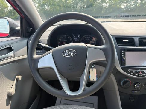 Used 2012 Hyundai Accent GLS FWD image 12