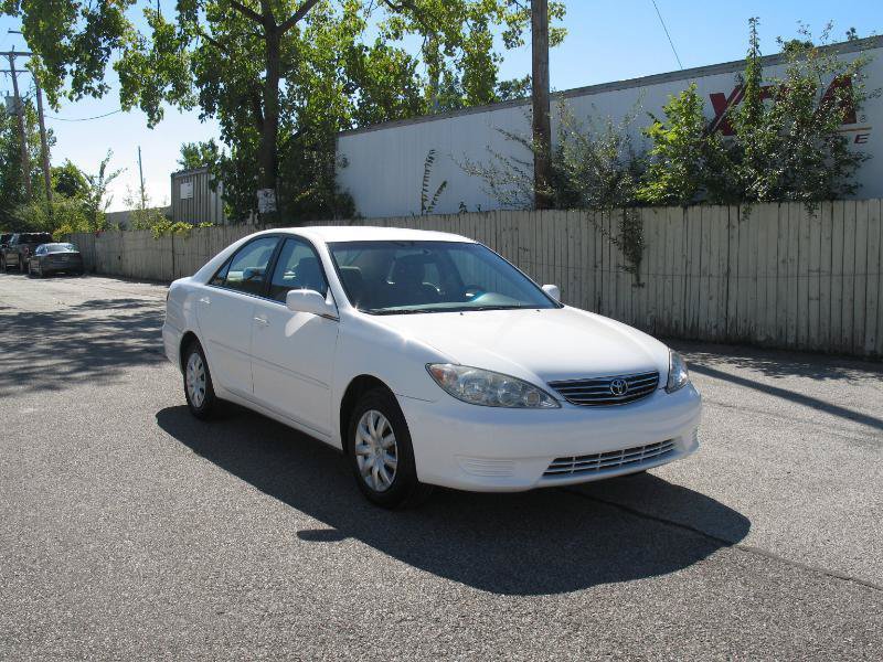 Used 2005 Toyota Camry LE FWD image 2