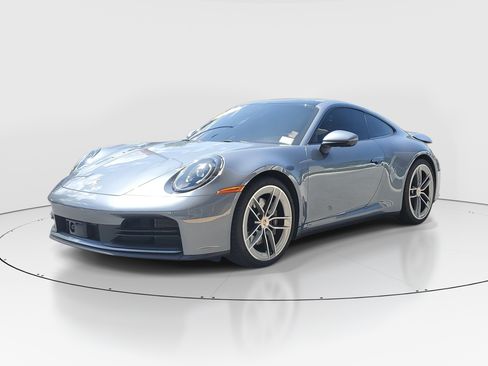 Used 2025 Porsche 911 Carrera T RWD image 3