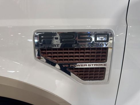 Used 2010 Ford F250 Lariat image 3
