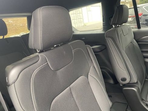 New 2025 Jeep Grand Cherokee L Laredo image 31