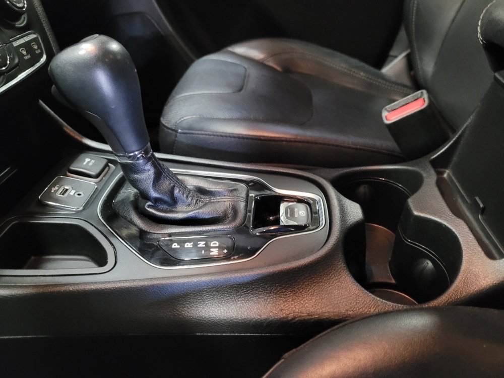 Used 2019 Jeep Cherokee Limited FWD image 26
