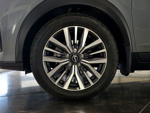 Used 2023 Nissan Kicks SV FWD image 11