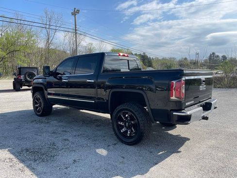 Used 2018 GMC Sierra 1500 SLT w/ Black Pack image 5