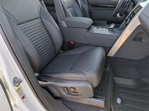 New 2026 Land Rover Discovery S image 18