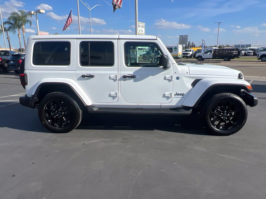 Used 2025 Jeep Wrangler Unlimited Sahara AWD/4WD image 7