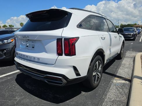 Certified 2023 Kia Sorento SX AWD/4WD image 16
