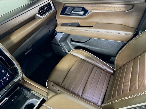 Certified 2025 GMC Yukon Denali Ultimate image 23