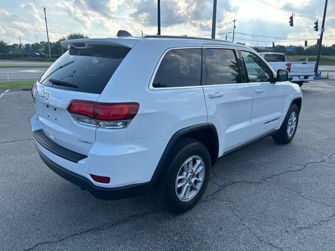 Used 2020 Jeep Grand Cherokee Laredo AWD/4WD image 3