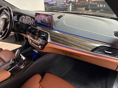 Used 2019 BMW 530i xDrive w/ Convenience Package AWD/4WD image 29
