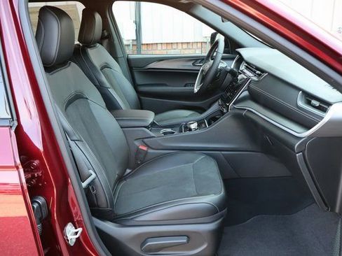 New 2025 Jeep Grand Cherokee Altitude w/ Trailer Tow Package image 42