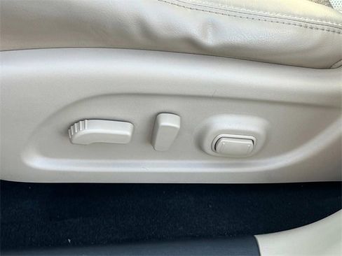 Used 2018 Nissan Pathfinder Platinum image 36