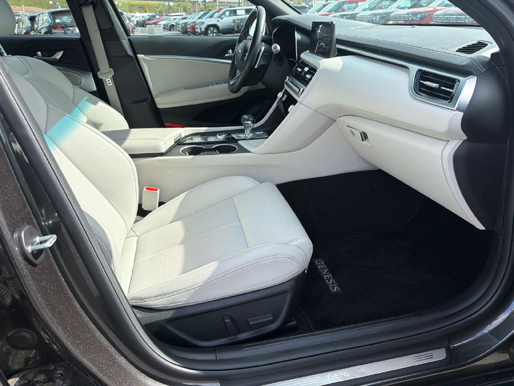 Used 2025 Genesis G70 2.5T RWD image 13
