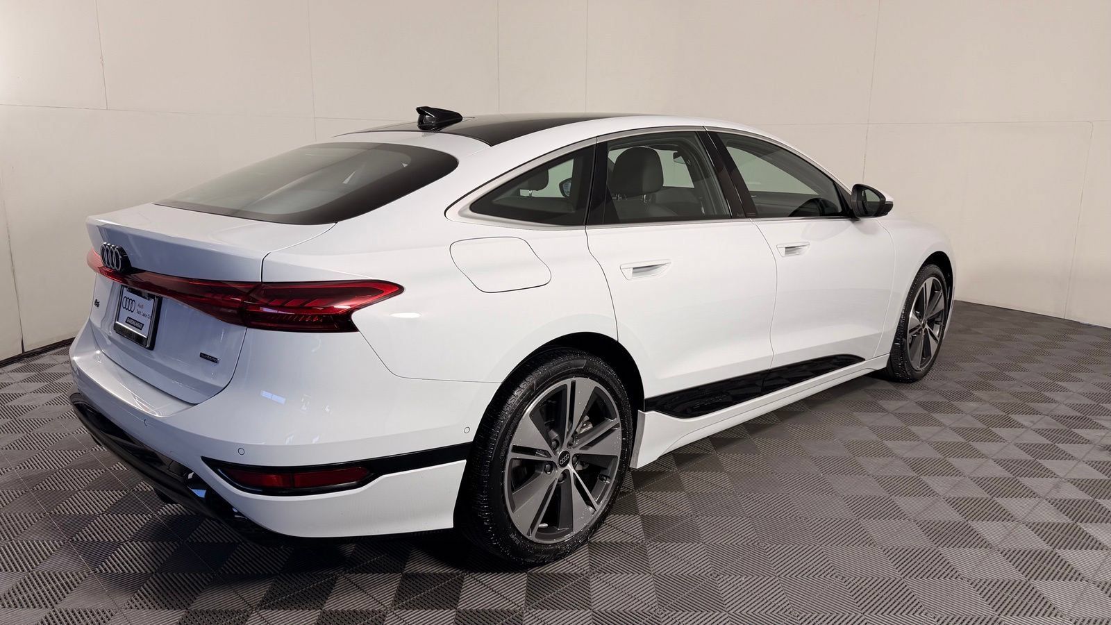 Used 2025 Audi A6 e-tron Premium Plus w/ Premium Plus AWD/4WD image 9