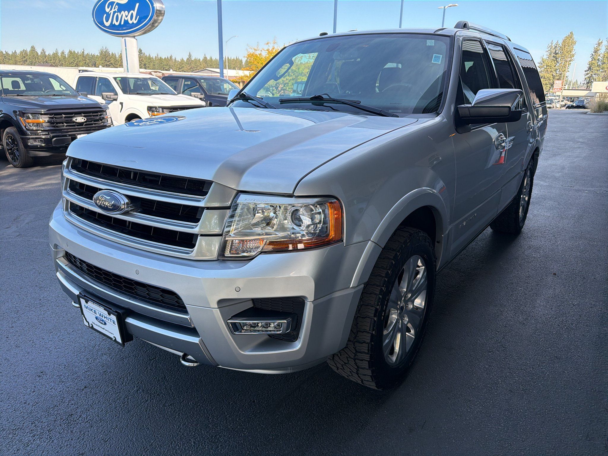 Used 2016 Ford Expedition Platinum AWD/4WD image 3
