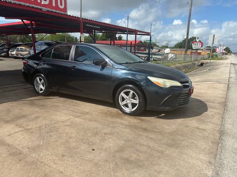 Used 2015 Toyota Camry LE FWD image 11
