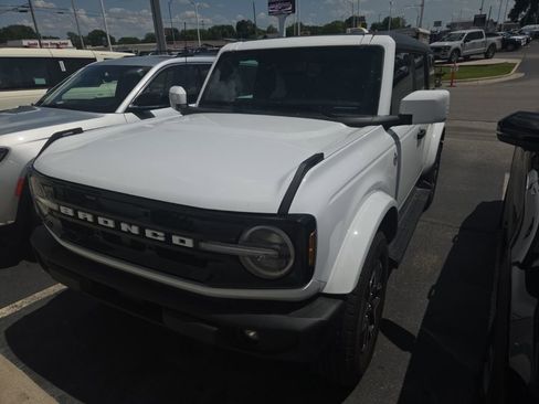 Used 2026 Ford Bronco Outer Banks AWD/4WD image 1