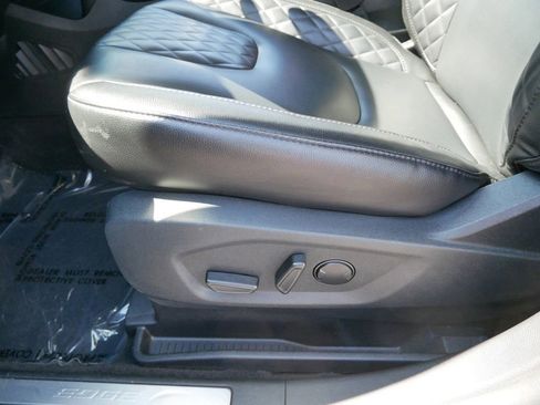 Certified 2024 Ford Edge Titanium image 8