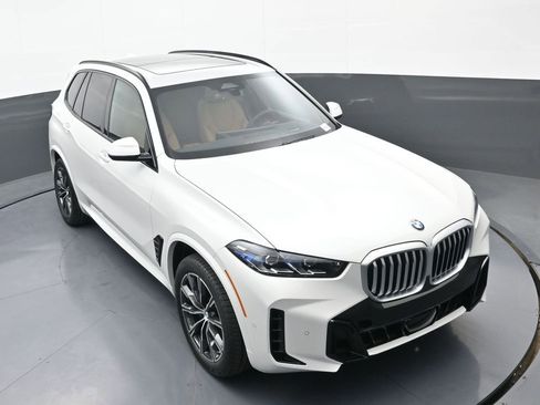 New 2026 BMW X5 xDrive40i w/ M Sport Package AWD/4WD image 32