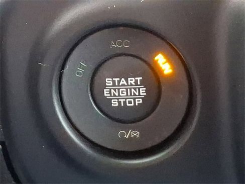 Used 2018 Jeep Wrangler Unlimited Sahara image 25