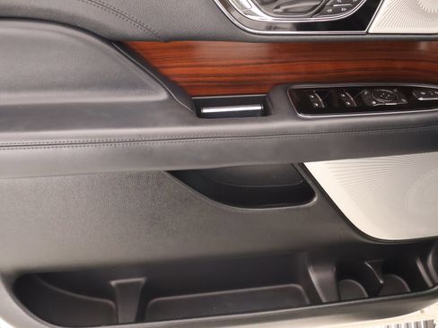 Used 2022 Lincoln Navigator Reserve AWD/4WD image 17