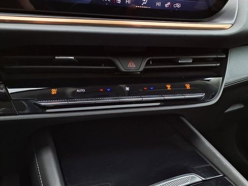 Certified 2024 Buick Envision Avenir image 10