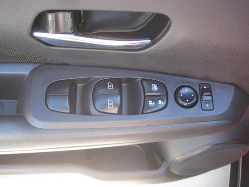 Used 2023 Nissan Kicks SV FWD image 14