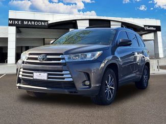 Used 2017 Toyota Highlander XLE AWD/4WD video 1