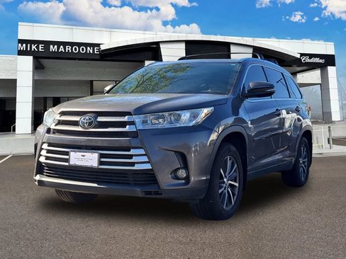 Used 2017 Toyota Highlander XLE AWD/4WD image 1