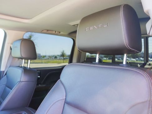 Used 2019 GMC Sierra 2500 Denali w/ Duramax Plus Package image 9