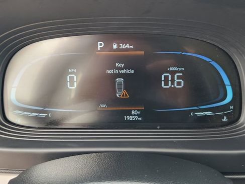 Used 2025 Hyundai Venue SEL FWD image 14