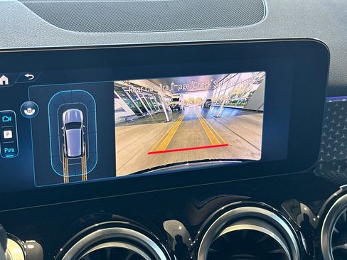 New 2025 Mercedes-Benz GLB 250 4MATIC image 19