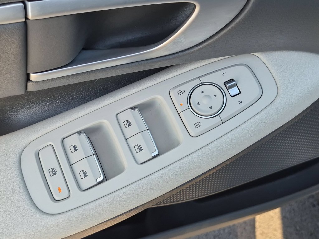 Used 2025 Hyundai Sonata SEL FWD image 13