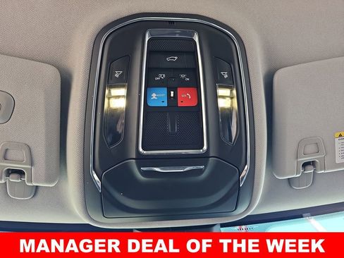 Used 2023 Jeep Grand Cherokee Limited w/ Luxury Tech Group II image 32