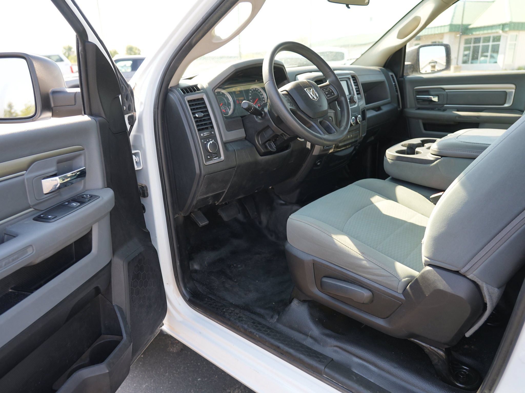Used 2018 RAM 1500 Express AWD/4WD image 14