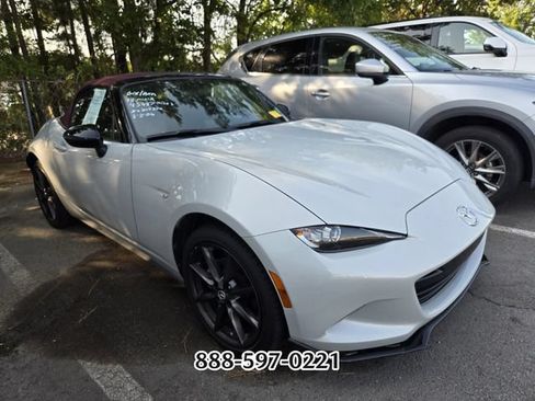 Used 2018 MAZDA MX-5 Miata Club RWD image 8