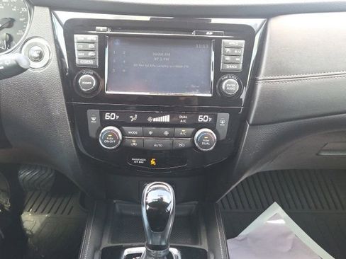 Used 2017 Nissan Rogue SL w/ SL Premium Package FWD image 30