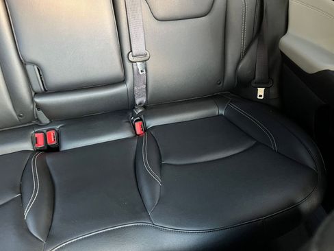 Used 2025 Jeep Compass Limited image 38