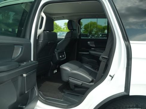 Used 2025 Ford Expedition Platinum AWD/4WD image 16