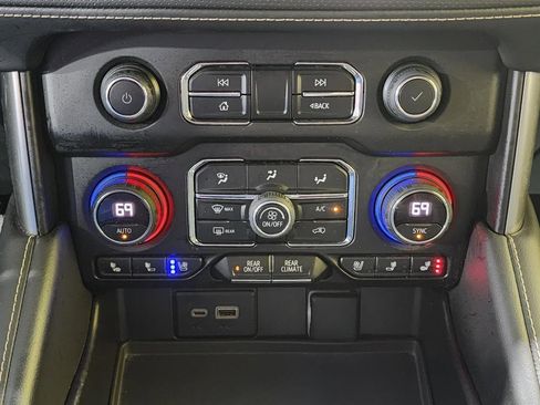 Used 2023 Chevrolet Suburban Premier AWD/4WD image 25