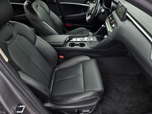 Used 2025 Genesis G70 2.5T RWD image 28