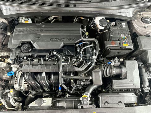 Used 2025 Hyundai Elantra Limited FWD image 33