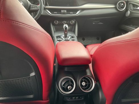 Used 2022 Alfa Romeo Stelvio Veloce image 28