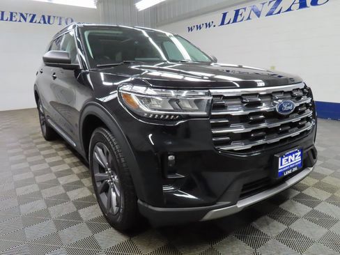 Used 2025 Ford Explorer Active w/ Active Comfort Package image 3