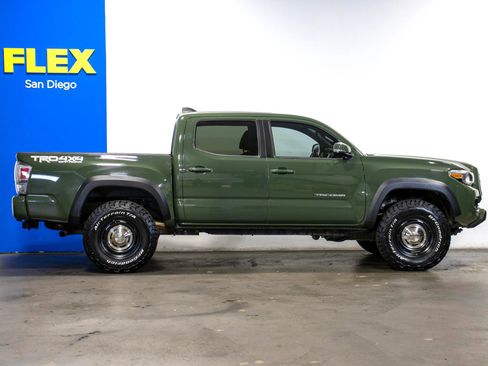 Used 2021 Toyota Tacoma TRD Off-Road w/ Technology Package AWD/4WD image 7