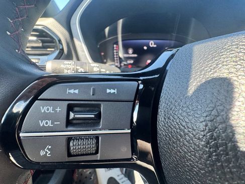 Used 2025 Honda Pilot Black Edition image 18