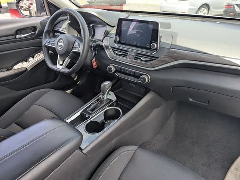 Used 2024 Nissan Altima 2.5 SV FWD image 31